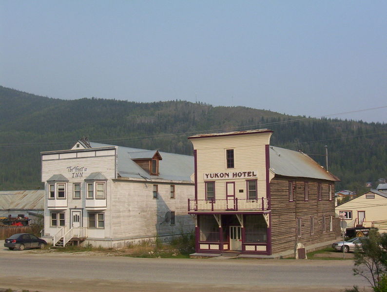794px-Yukon_hotel,_Dawson